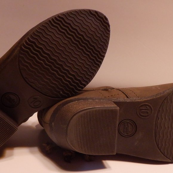 Boots - Picture 2 of 3